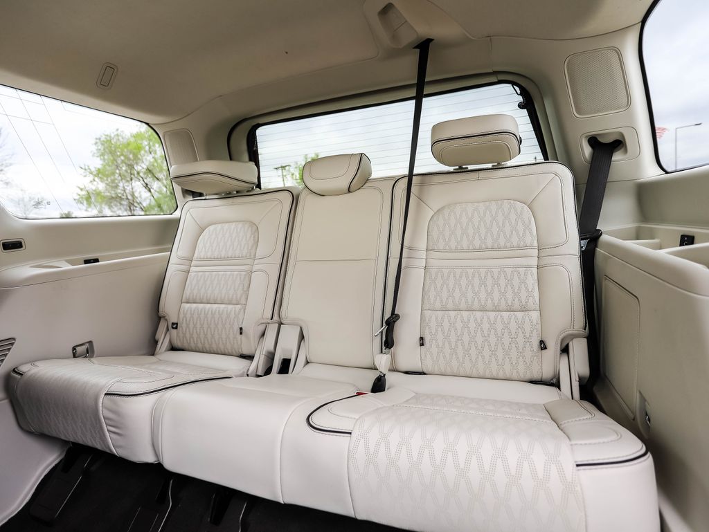 Thumbnail: 2022 Lincoln Navigator - 22