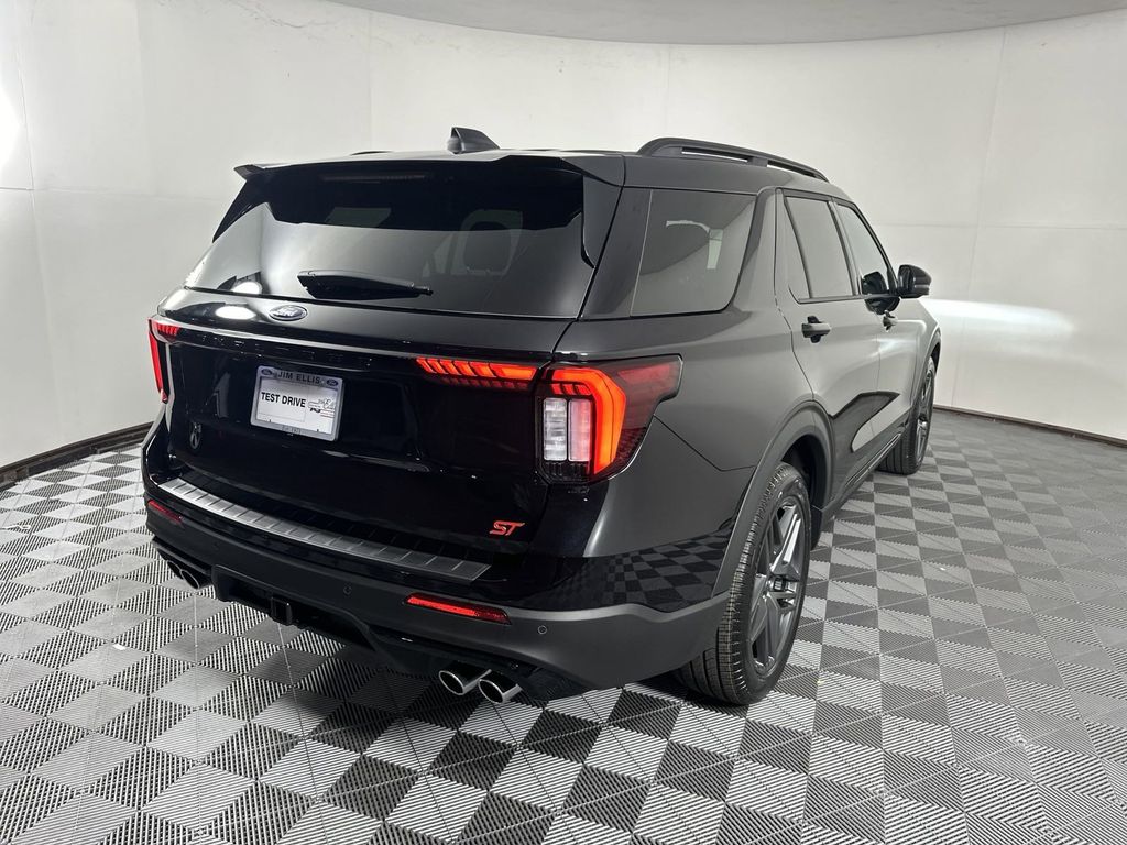 2025 Ford Explorer ST 7