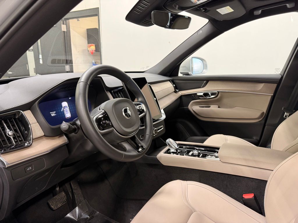 Thumbnail: 2025 Volvo XC90 - 11
