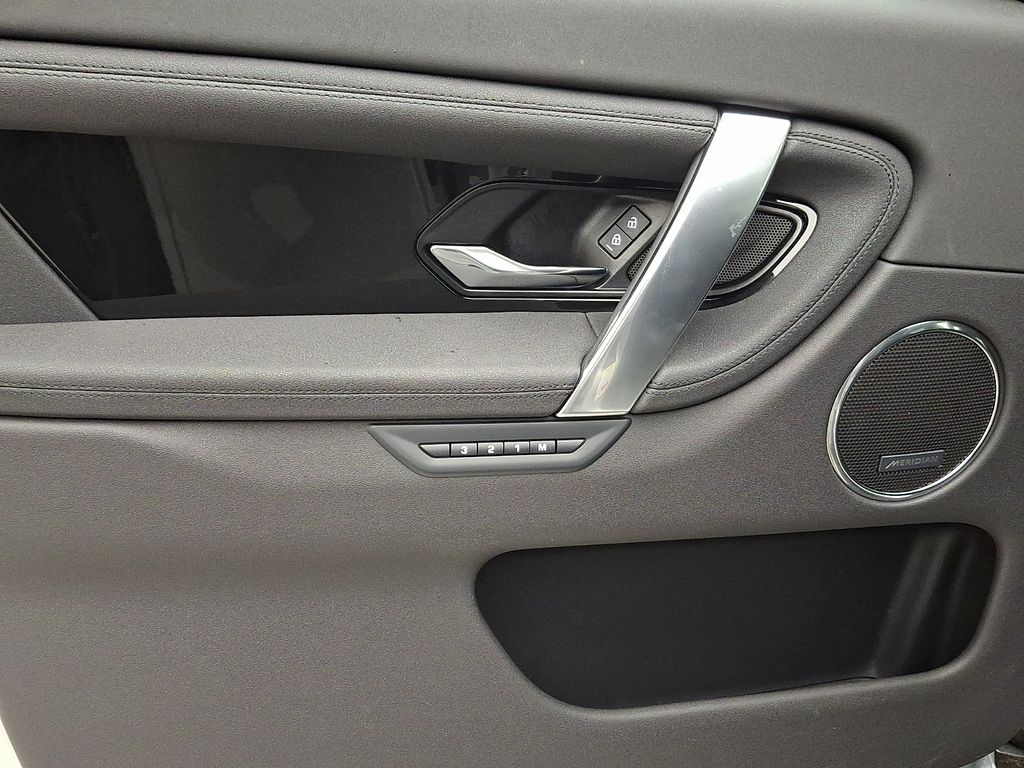 Thumbnail: 2025 Land Rover Discovery Sport - 13