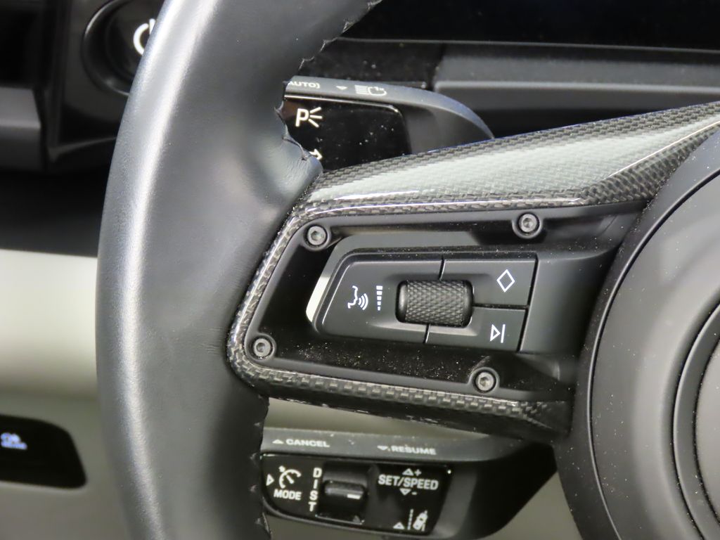 Thumbnail: 2025 Porsche Macan - 20