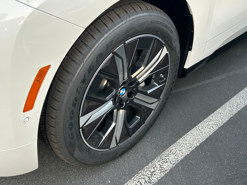 Thumbnail: 2026 BMW iX - 3