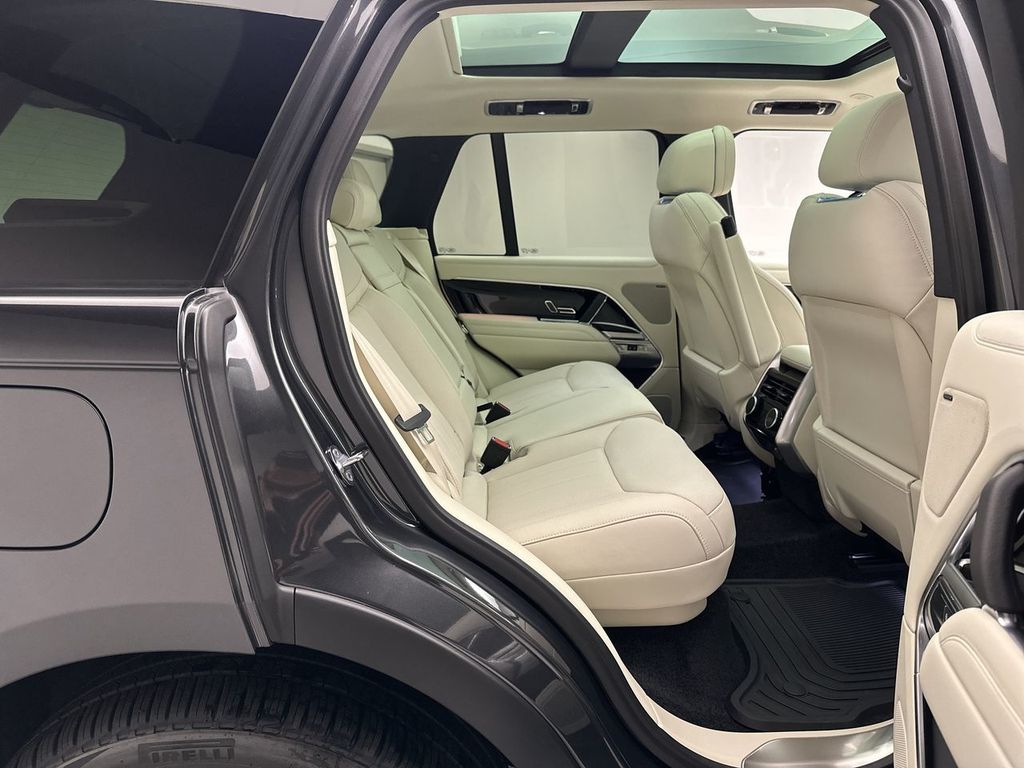 Thumbnail: 2023 Land Rover Range Rover - 14