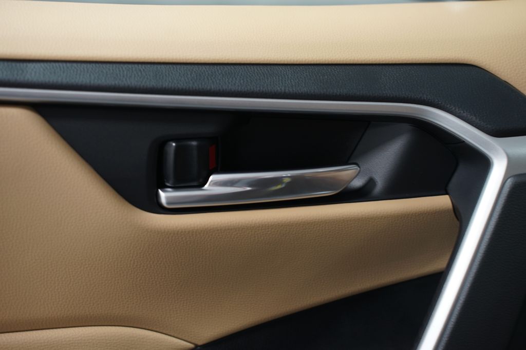 Thumbnail: 2025 Toyota RAV4 - 32