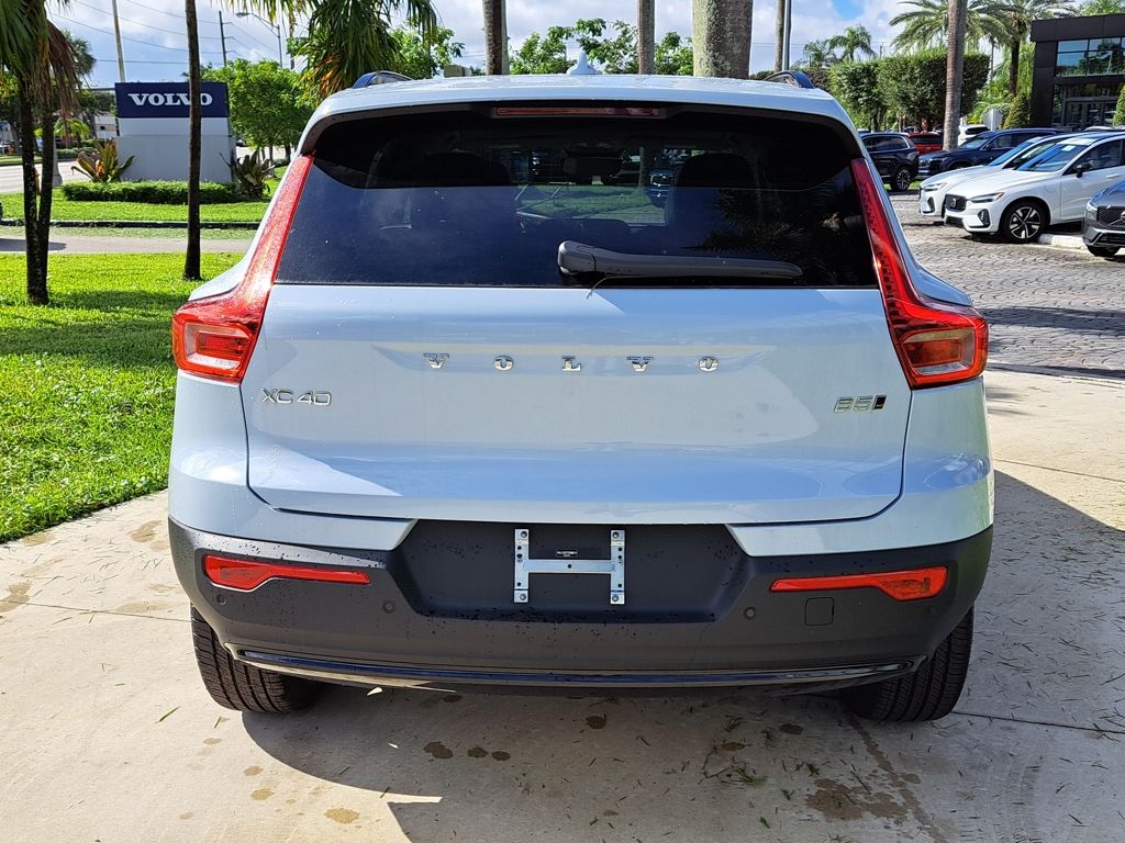 2026 Volvo XC40 Plus - Photo 4