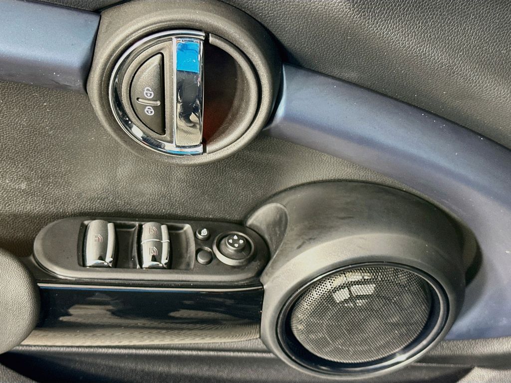 Thumbnail: 2021 MINI Cooper - 18