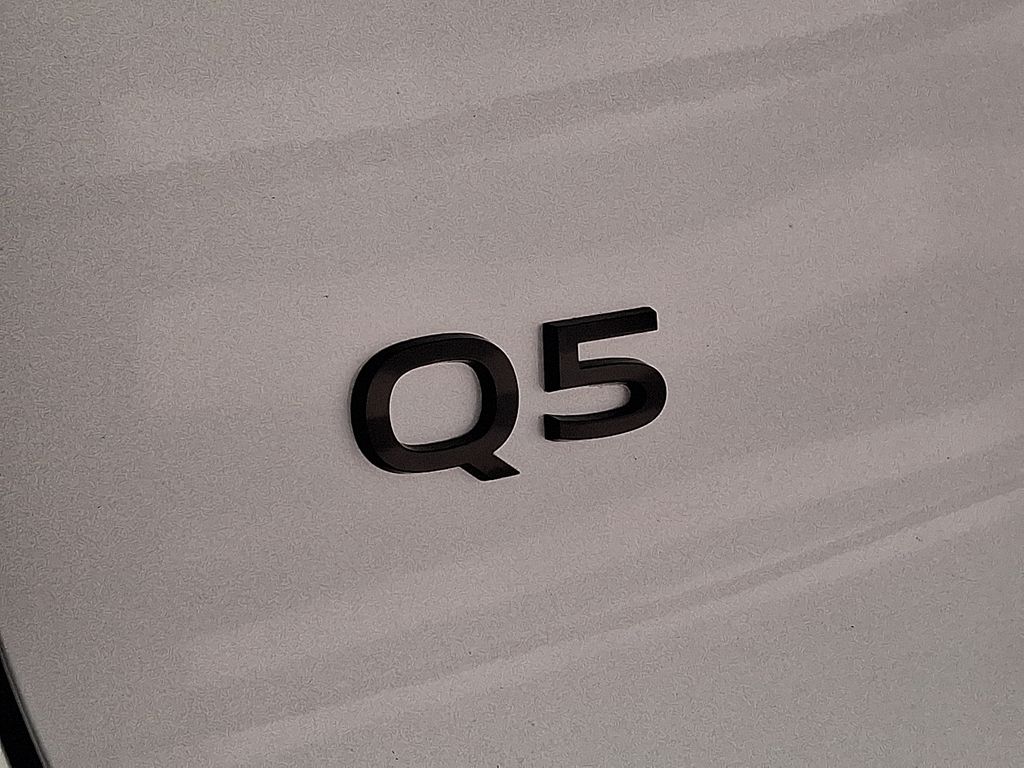Thumbnail: 2025 Audi Q5 - 15