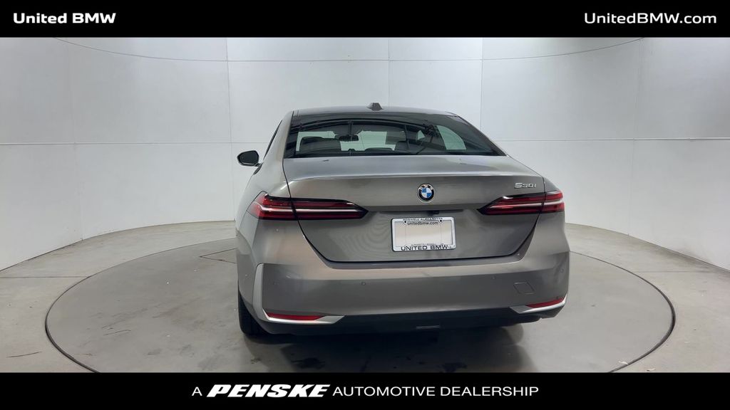 Thumbnail: 2024 BMW 5 Series - 7