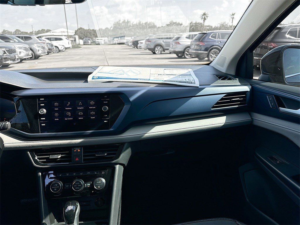 New 2024 Black Pearl Volkswagen 1.5T SE image 25