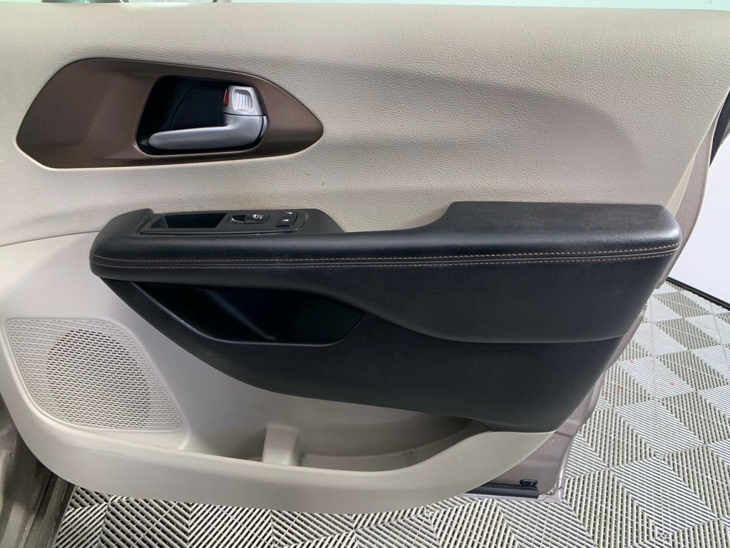 2018 Chrysler Pacifica Touring L 30