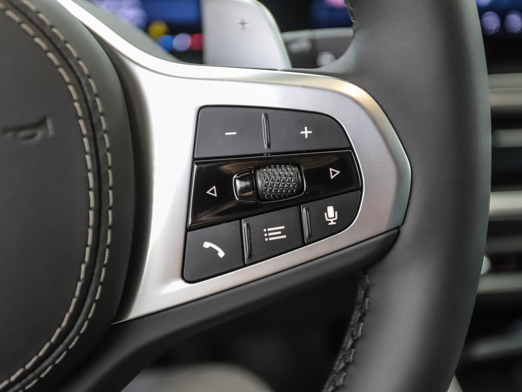 Thumbnail: 2026 BMW X7 - 13