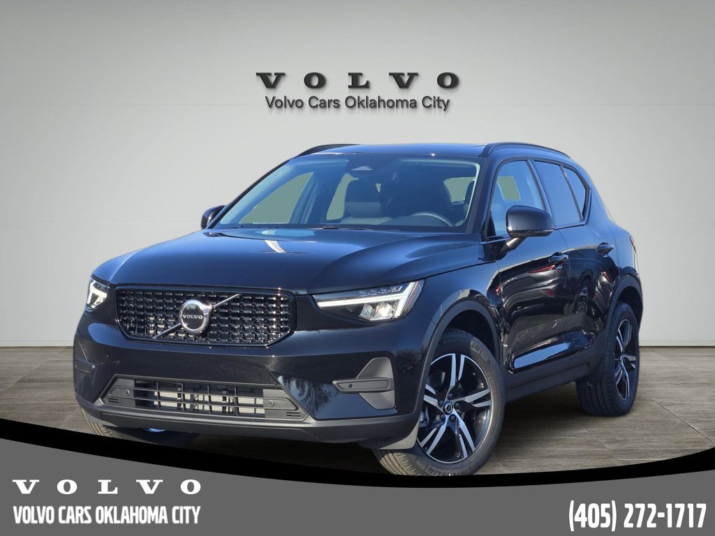 2026 Volvo XC40 Core's photo