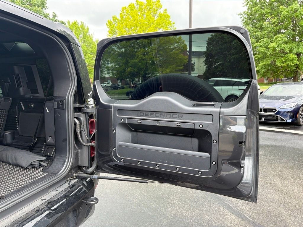 Certified Used 2025 Gray Land Rover X-Dynamic SE image 34