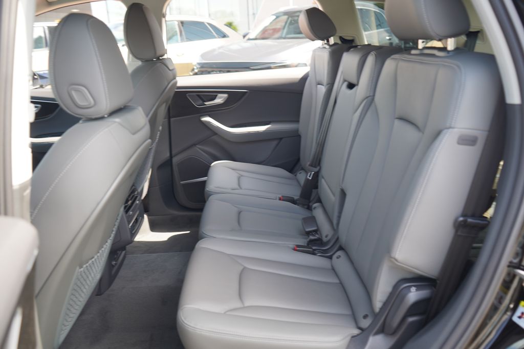 Thumbnail: 2025 Audi Q7 - 7