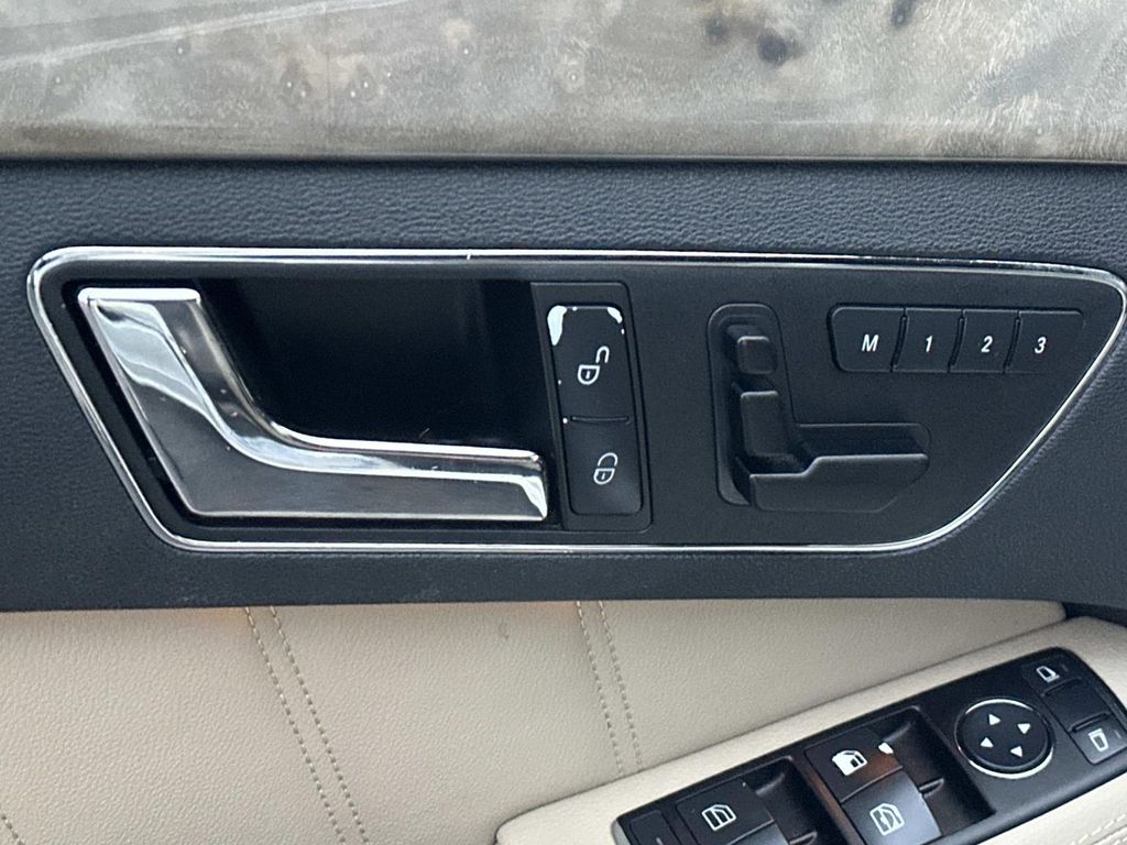 Thumbnail: 2010 Mercedes-Benz E-Class - 25