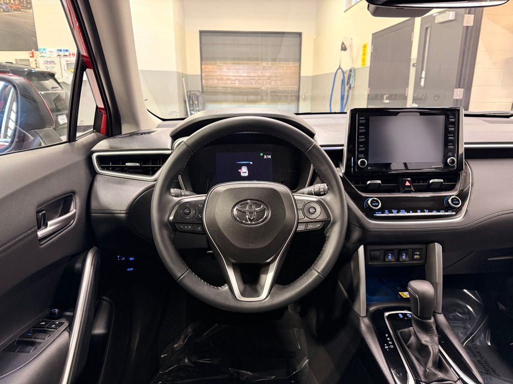Thumbnail: 2022 Toyota Corolla Cross - 22