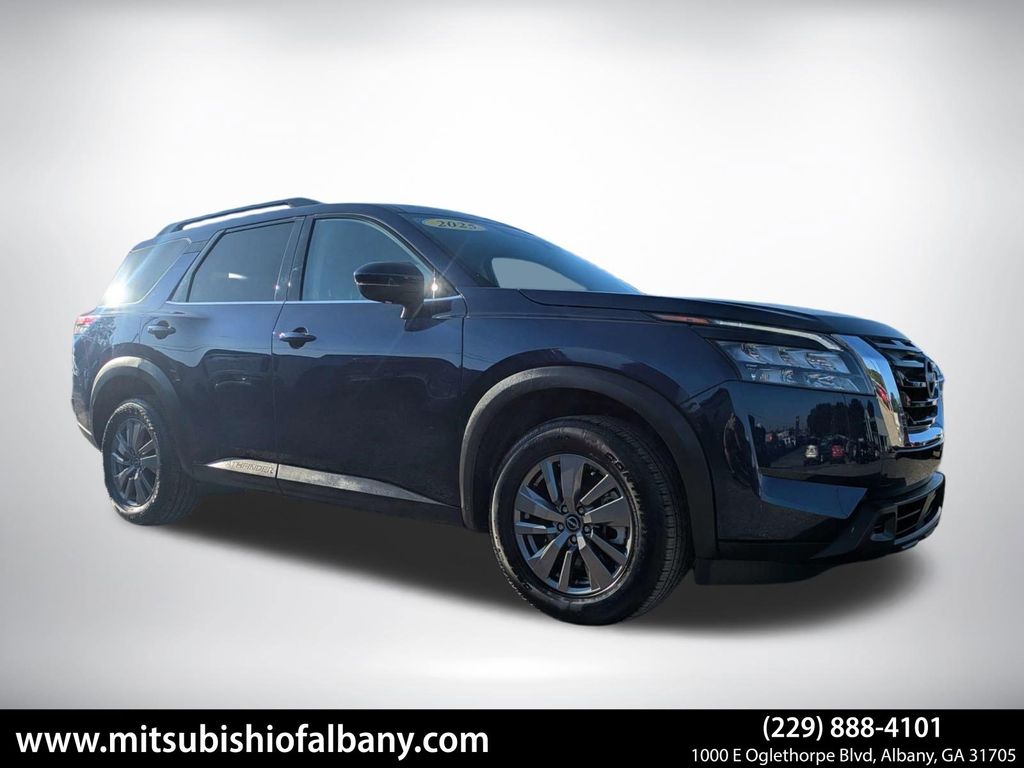 2025 Nissan Pathfinder SV