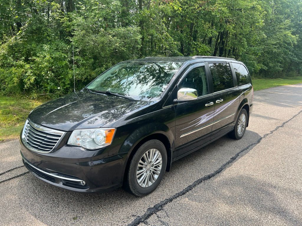 Mocha 2015 Chrysler Town & Country Minivan Front-Wheel Drive 6-Speed Automatic