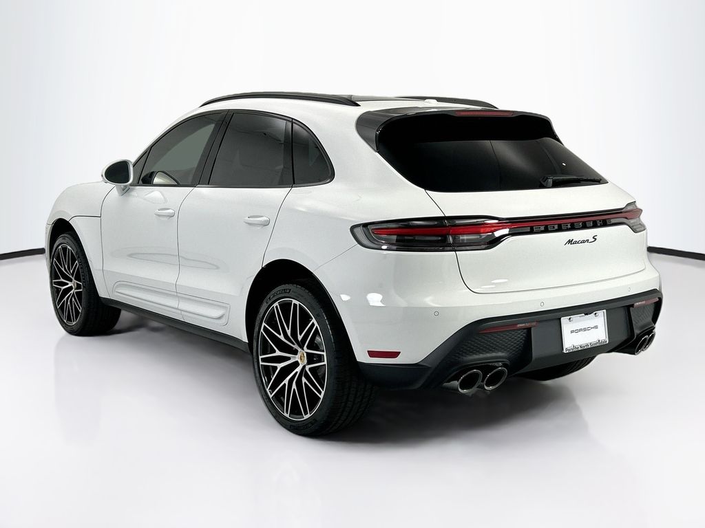 Thumbnail: 2026 Porsche Macan - 3