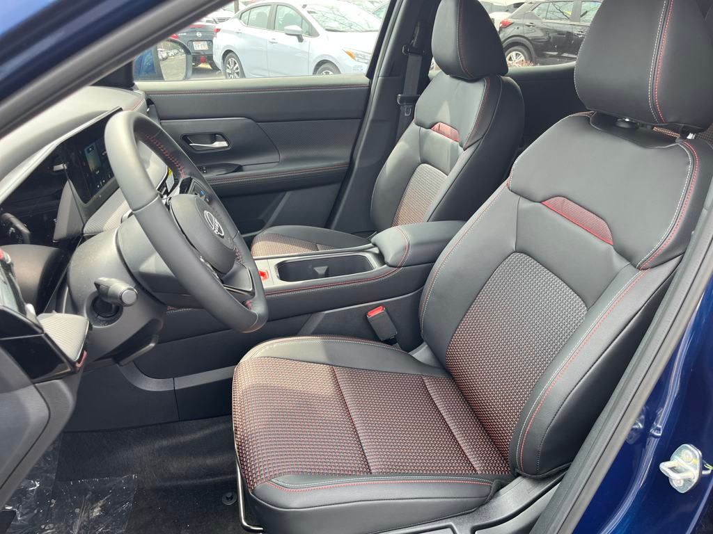 2025 Nissan Kicks SR photo