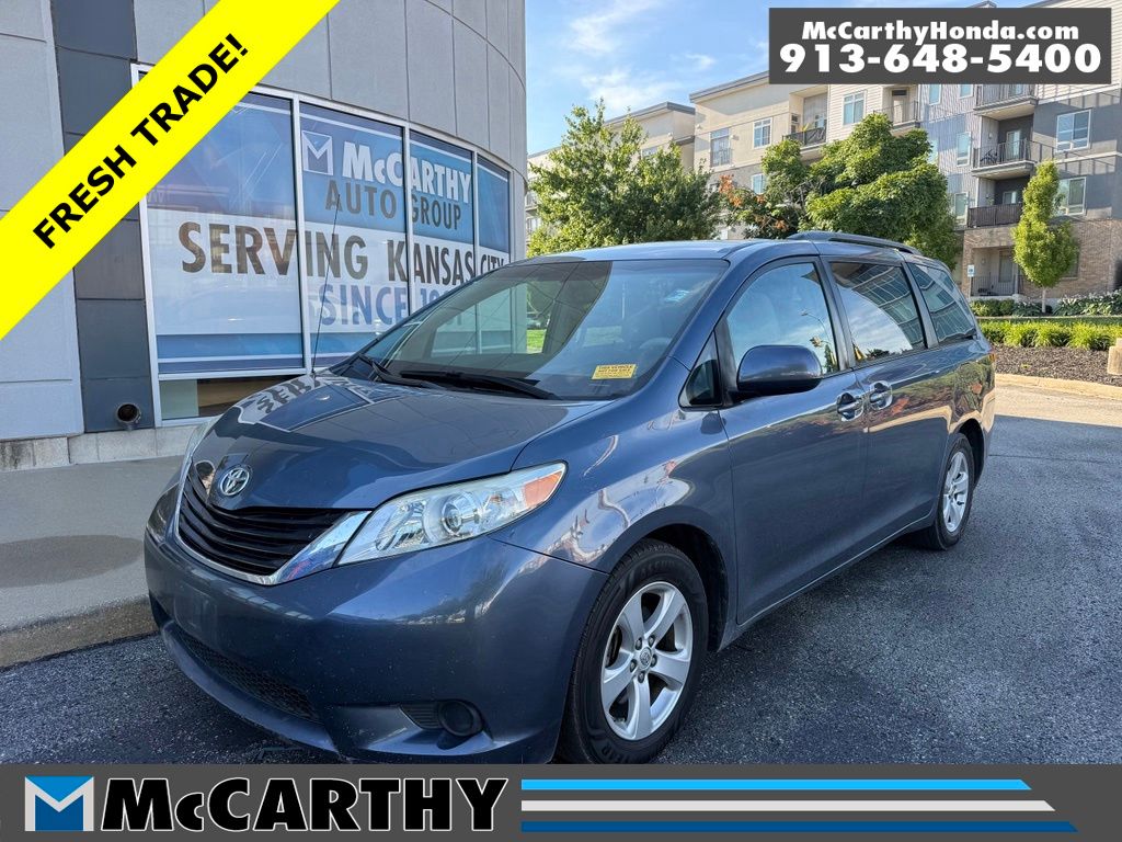 Shoreline Mist 2013 Toyota Sienna Minivan Front-Wheel Drive 6-Speed Automatic Overdrive