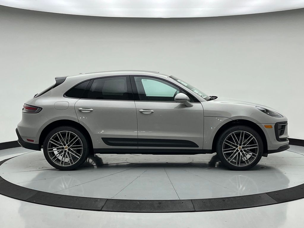 Thumbnail: 2026 Porsche Macan - 10