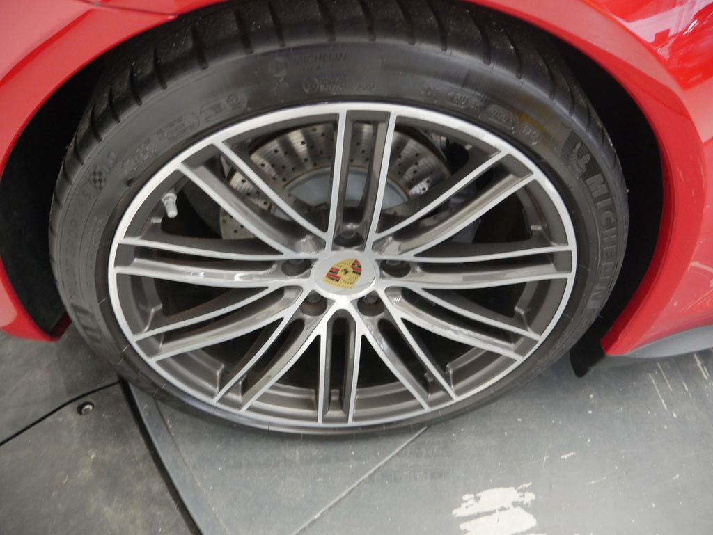 Thumbnail: 2019 Porsche 911 - 16