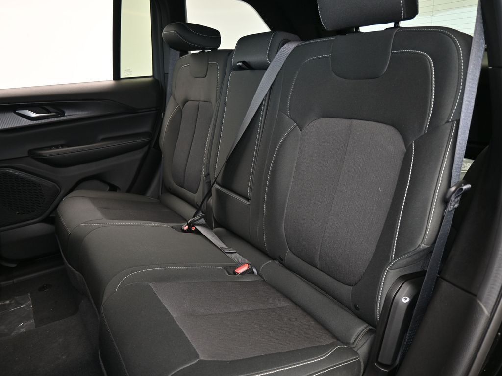 New 2026 Diamond Black Crystal Pearlcoat Jeep Laredo image 26