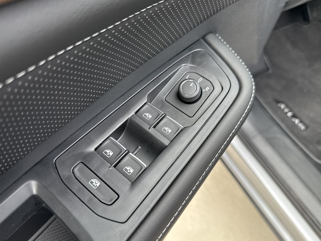 2026 Volkswagen Atlas 2.0T SE Silver at Bayshore Chrysler Jeep Dodge Ram