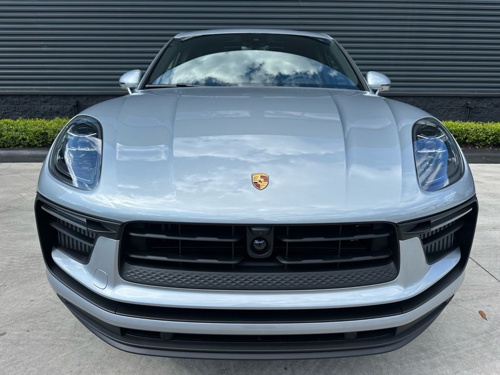 Thumbnail: 2026 Porsche Macan - 8