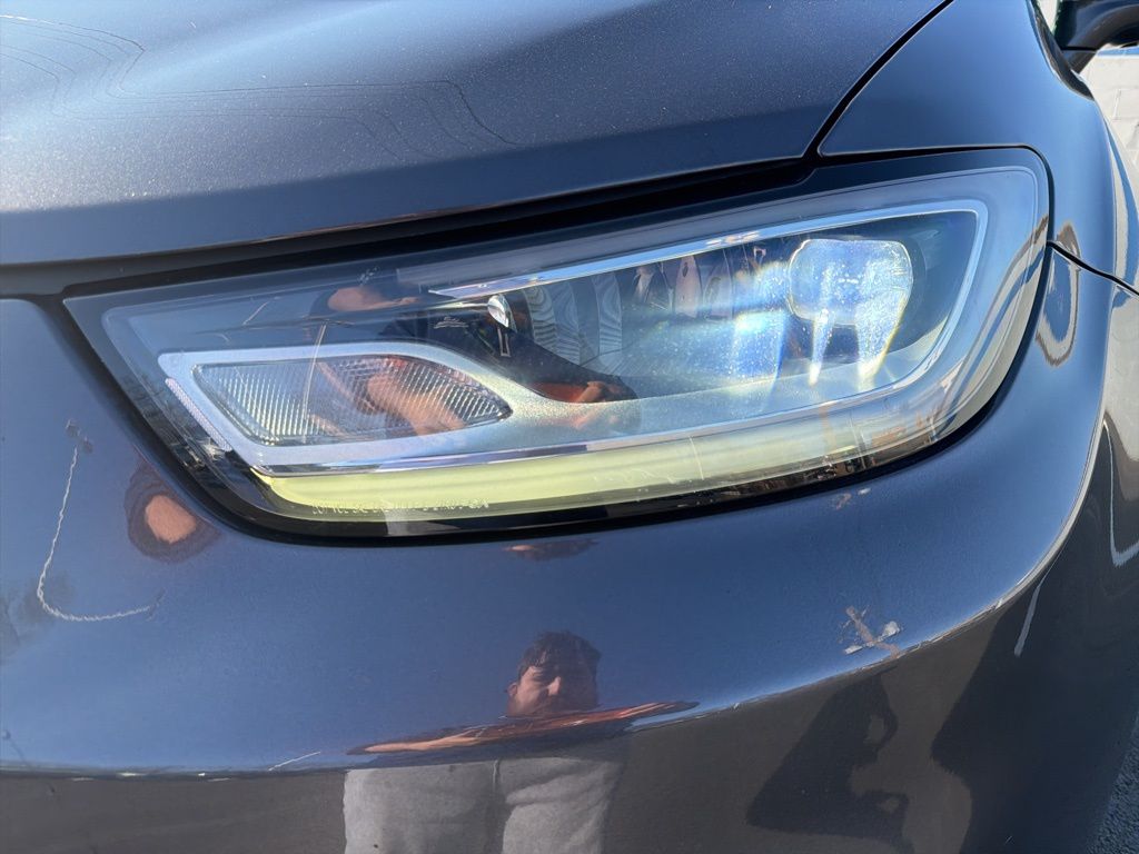 Thumbnail: 2021 Chrysler Pacifica - 9