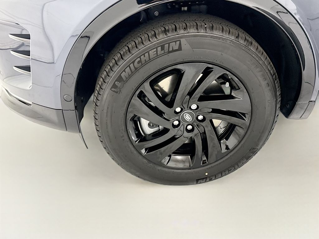 Thumbnail: 2026 Land Rover Discovery Sport - 29