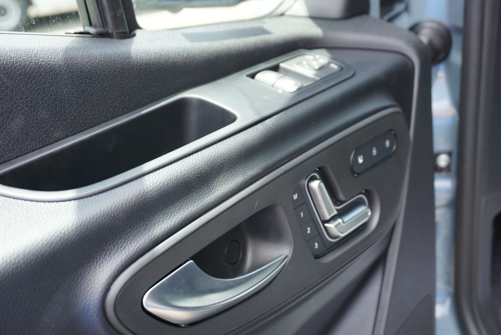 Thumbnail: 2025 Mercedes-Benz Sprinter - 22