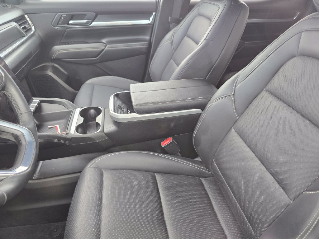 Used 2026 White GMC Elevation image 19