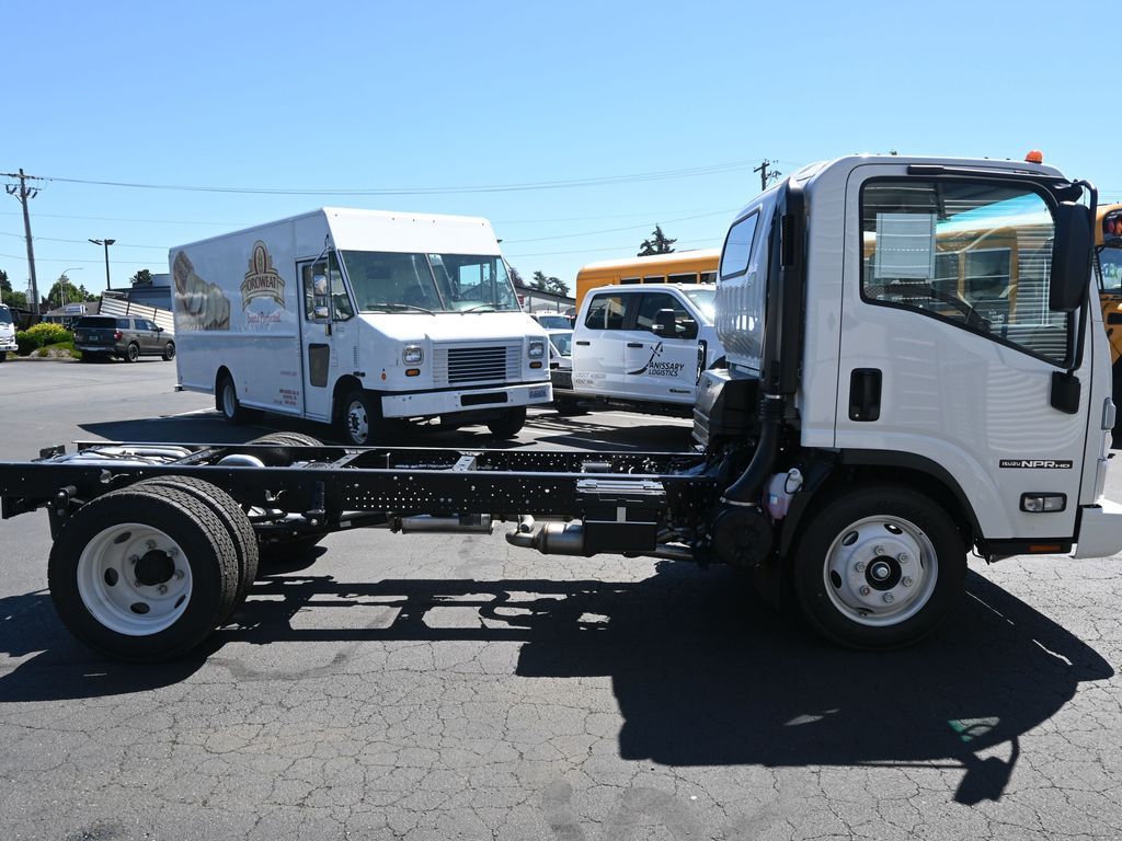 2024 Isuzu NPR HD 