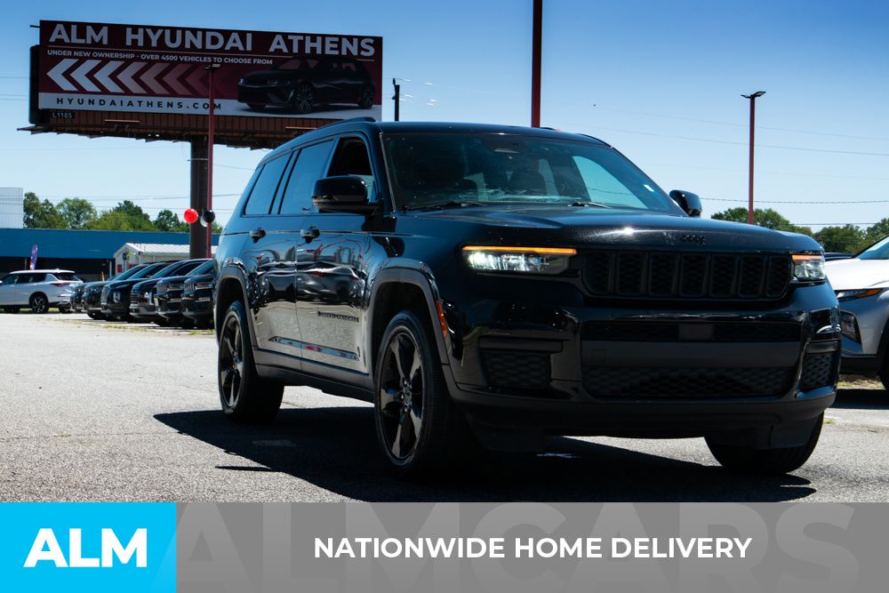 2023 Jeep Grand Cherokee Altitude photo 3