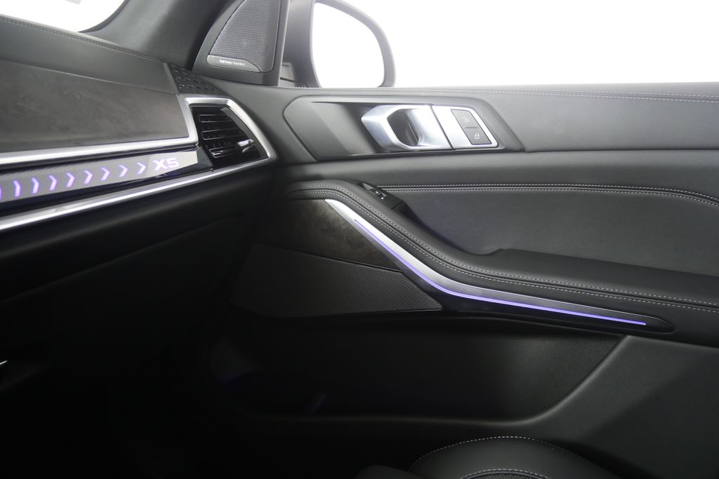 Thumbnail: 2026 BMW X5 - 25