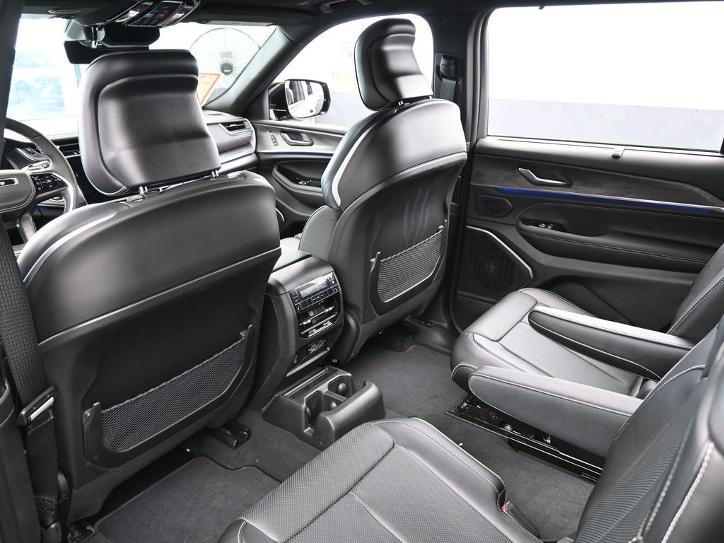 Used 2024 Baltic Gray Metallic Clearcoat Jeep Overland image 37