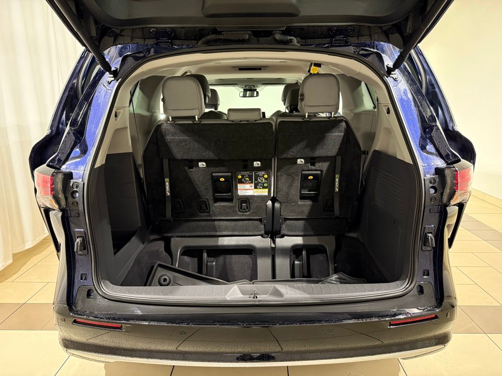 Thumbnail: 2024 Toyota Sienna - 12