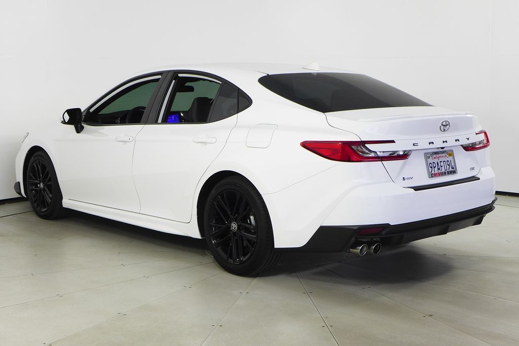 2025 Toyota Camry SE 9