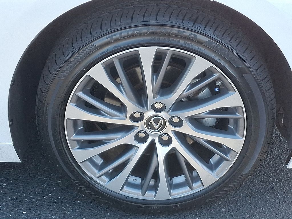 Thumbnail: 2021 Lexus ES - 8