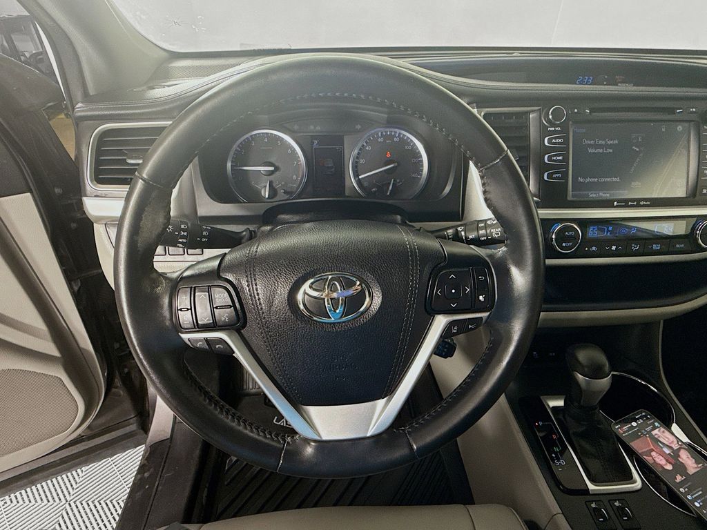 Thumbnail: 2019 Toyota Highlander - 11