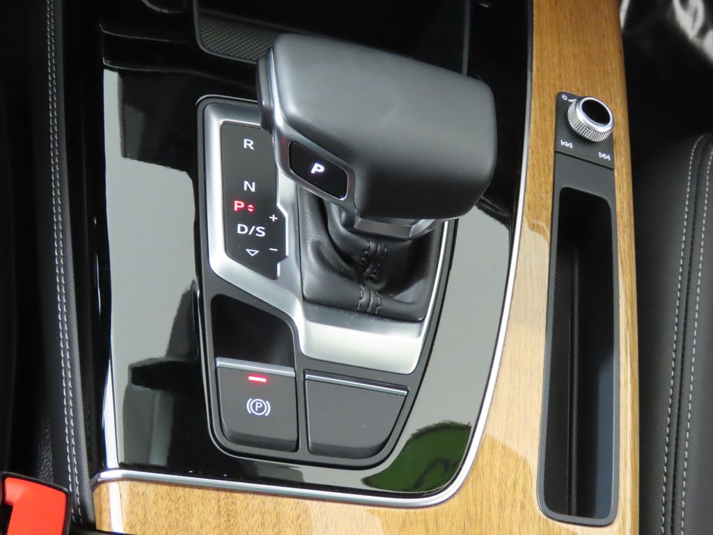 Thumbnail: 2023 Audi Q5 - 24