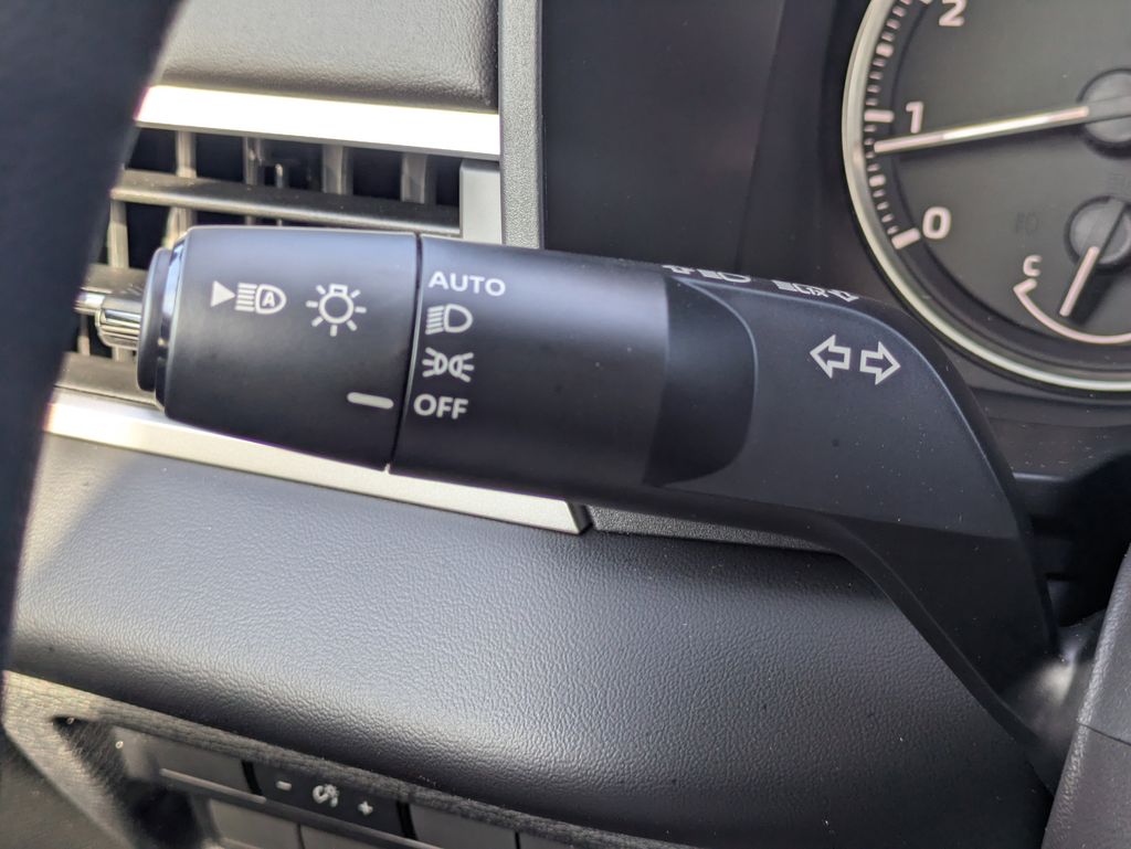 2025 Mitsubishi Outlander Plug-in Hybrid SE - Photo 26