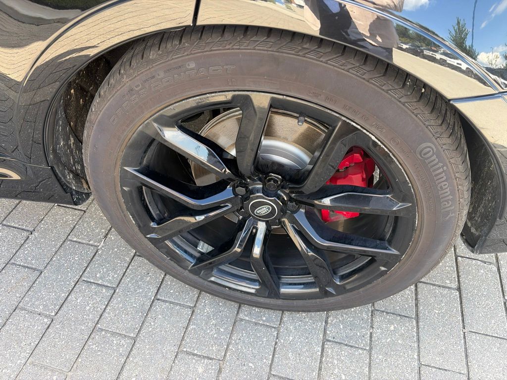 Used 2022 Black Land Rover SVR image 12