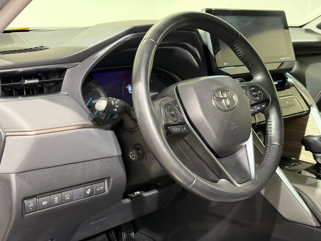 Thumbnail: 2021 Toyota Venza - 16
