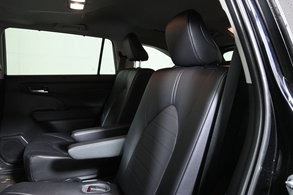 Thumbnail: 2023 Toyota Highlander - 6