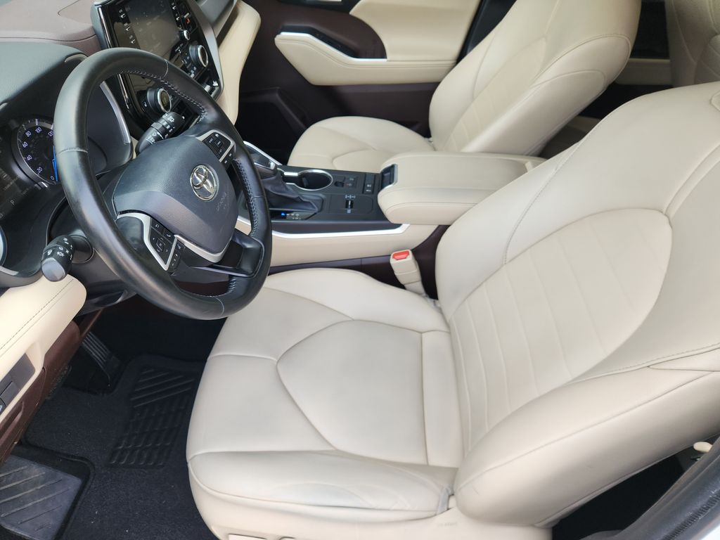 2022 Toyota Highlander Hybrid XLE Beige at Toyota of Victoria