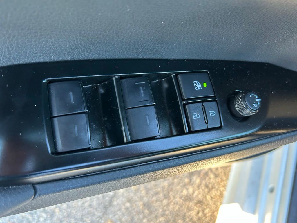 Thumbnail: 2025 Toyota Camry - 17