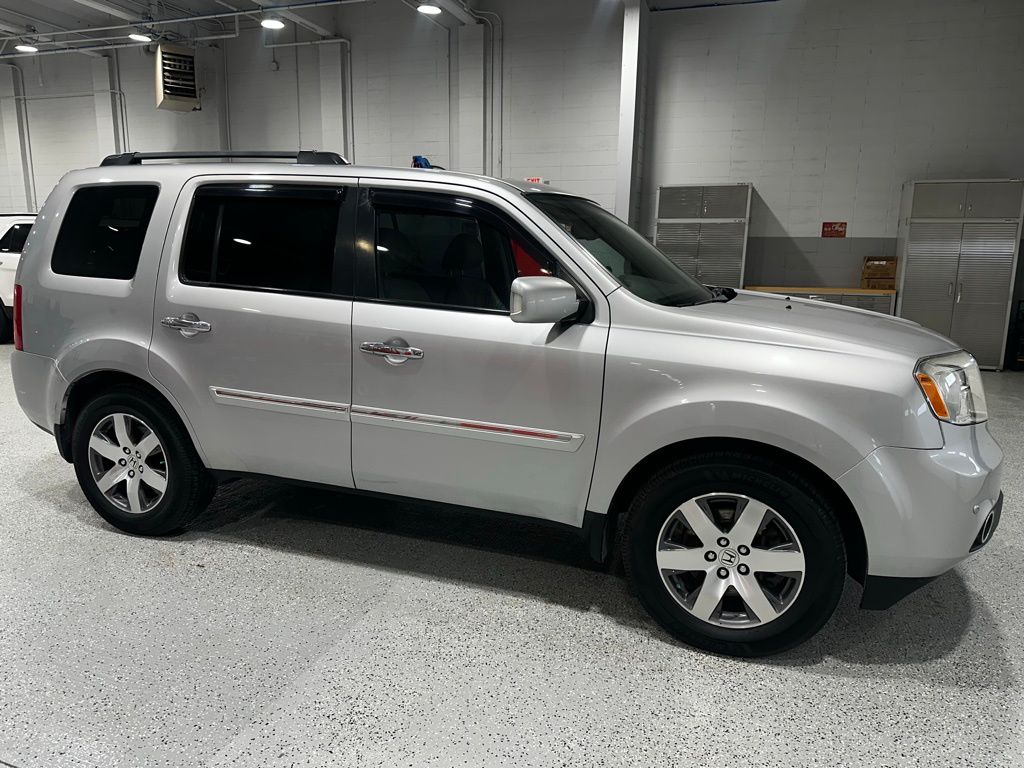 Alabaster Silver Metallic 2015 Honda Pilot Touring 4WD SUV / Crossover Four-Wheel Drive 5-Speed Automatic